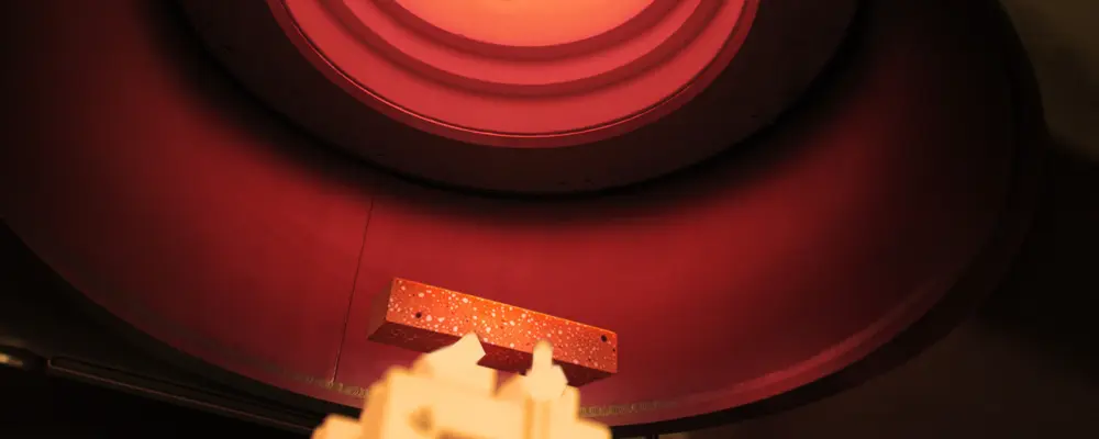 RFDA-Probe glüht in einem IMCE-Hochtemperaturofen