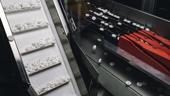 Exemplary feeding system for caps